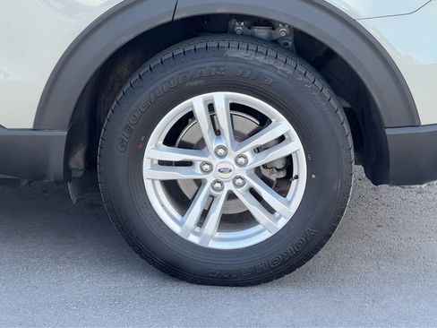 Used 2020 Ford Explorer XLT w/ Equipment Group 202A AWD/4WD image 14