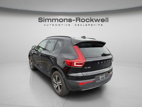 Used 2024 Volvo XC40 B5 Core AWD/4WD image 5