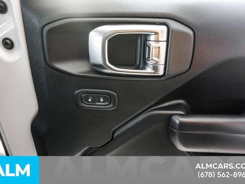 Used 2025 Jeep Wrangler Unlimited Rubicon AWD/4WD image 45