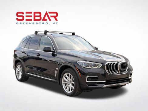 Used 2022 BMW X5 xDrive40i w/ Executive Package AWD/4WD image 3