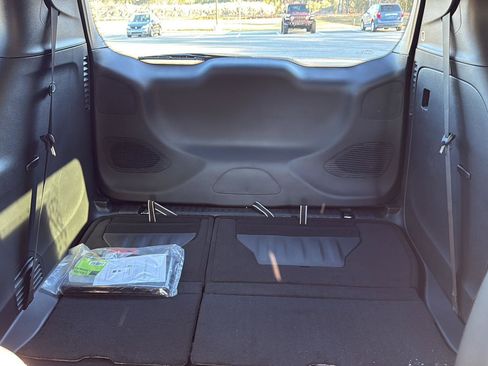 New 2026 Chrysler Pacifica Select image 29