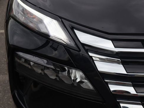 Certified 2025 Nissan Rogue SV AWD/4WD image 10