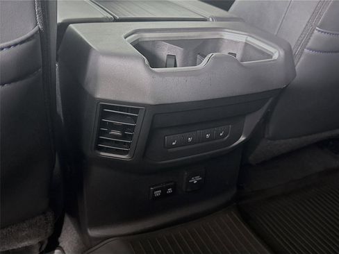 Used 2024 Toyota Tundra Platinum AWD/4WD image 40