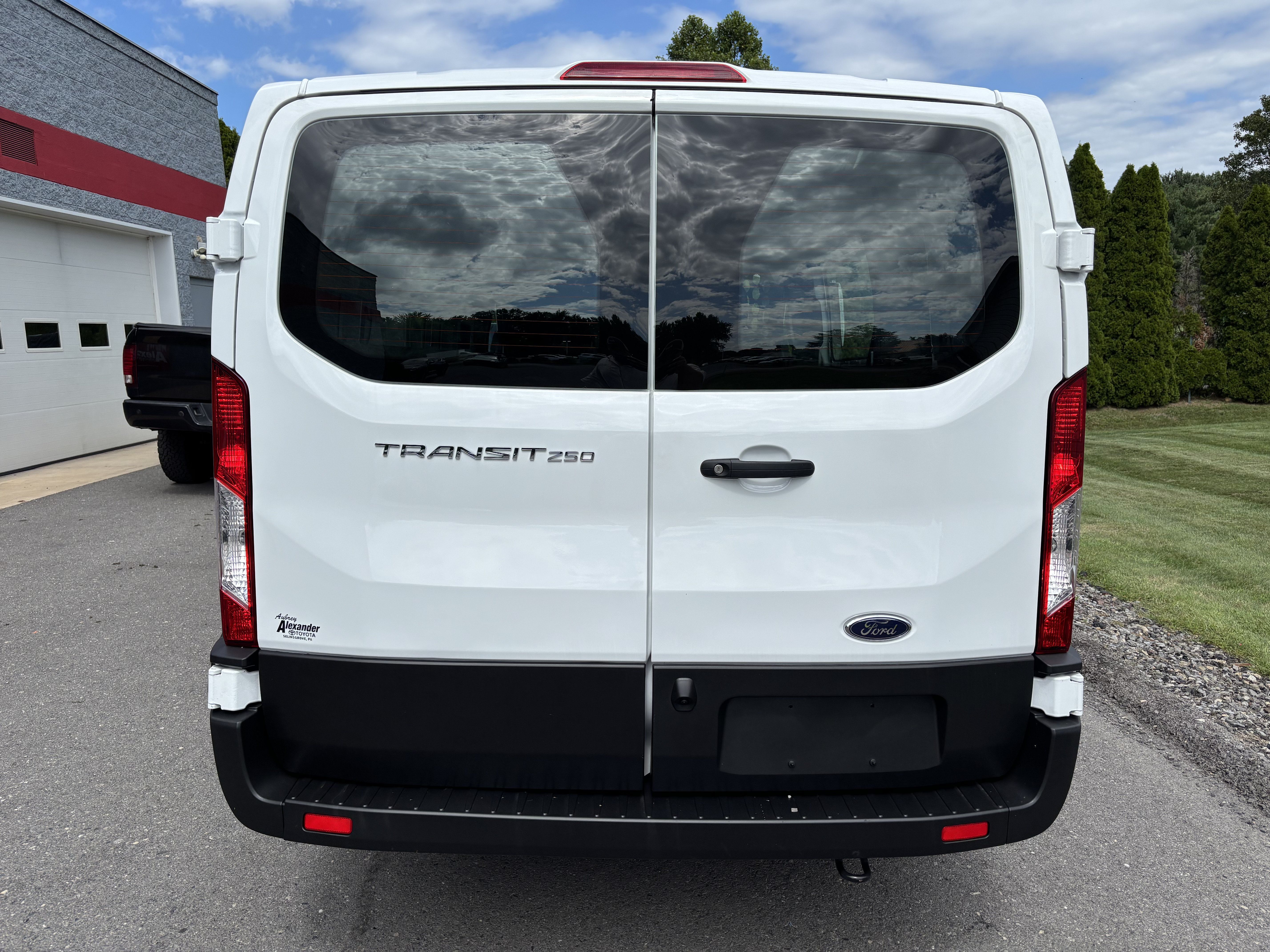 Used 2025 Ford Transit 250 Low Roof w/ Exterior Upgrade Package RWD image 4