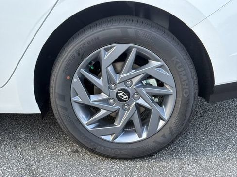 New 2026 Hyundai Elantra Hybrid FWD image 21