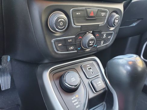 Used 2020 Jeep Compass Latitude image 22