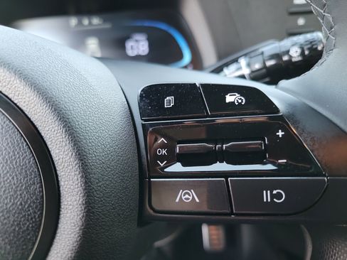 Certified 2025 Hyundai Elantra Sport w/ Cargo Package image 8