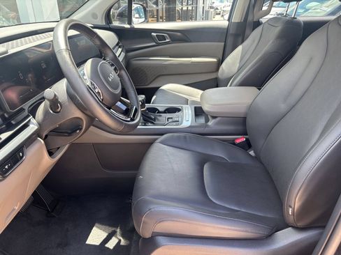 Used 2026 Kia Carnival FWD image 27