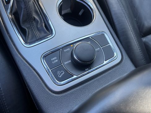 Used 2018 Jeep Grand Cherokee Limited w/ Trailer Tow Group IV image 25