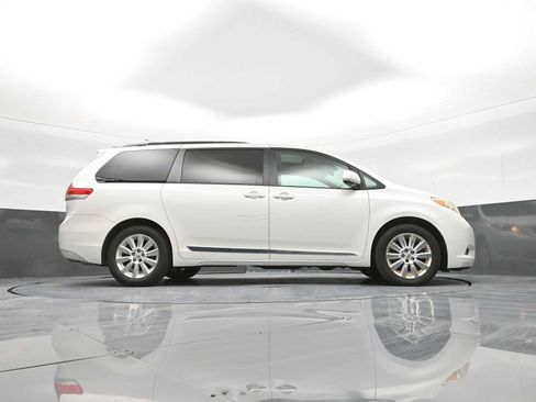 Used 2011 Toyota Sienna Limited image 42