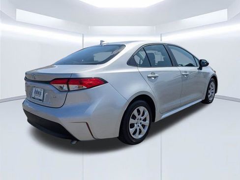 Used 2025 Toyota Corolla LE FWD image 4