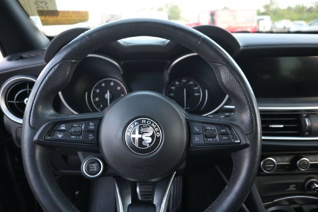 Used 2023 Alfa Romeo Stelvio Ti AWD/4WD image 11