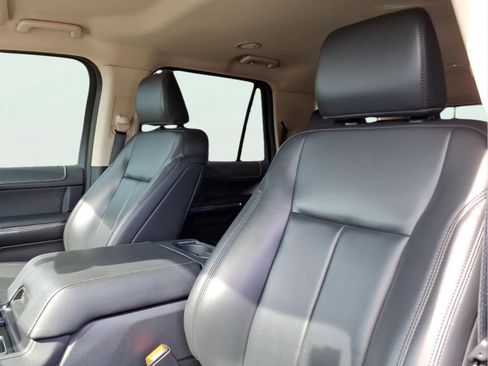Used 2024 Ford Expedition XLT RWD image 18