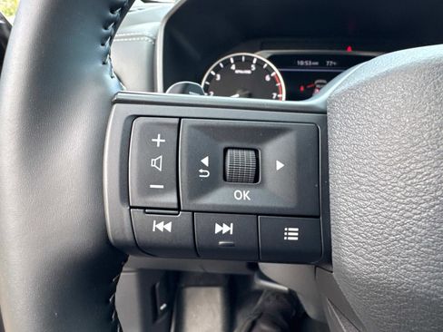 Used 2025 Nissan Rogue SV image 34