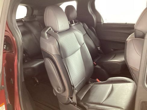 Used 2021 Toyota Sienna XSE FWD image 22