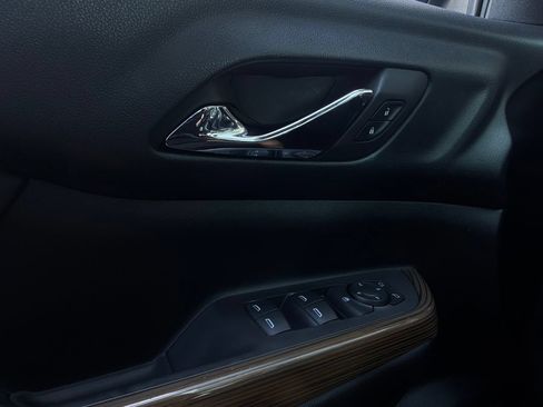 Used 2018 GMC Acadia SLE FWD image 20