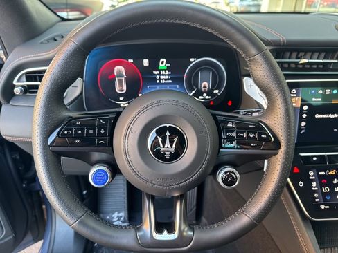 Used 2025 Maserati Grecale Folgore image 11