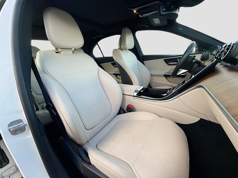 Used 2025 Mercedes-Benz C 300 4MATIC Sedan image 16