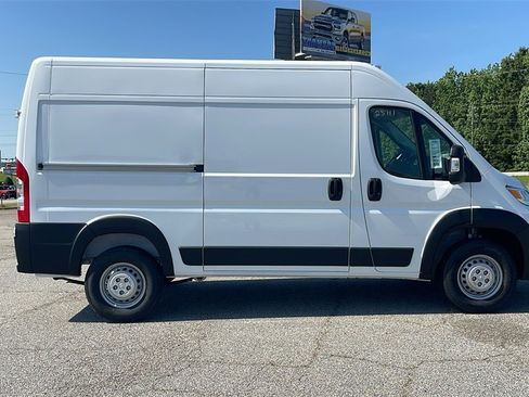 New 2025 RAM ProMaster 2500 image 8