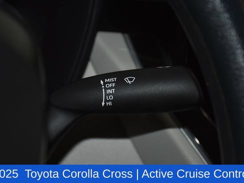 Used 2025 Toyota Corolla Cross L FWD image 12