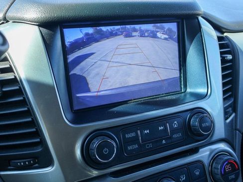 Used 2018 Chevrolet Suburban LT image 4