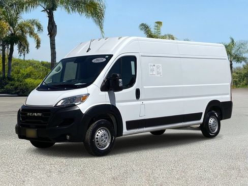 Used 2025 RAM ProMaster 2500 w/ Convenience Group FWD image 2