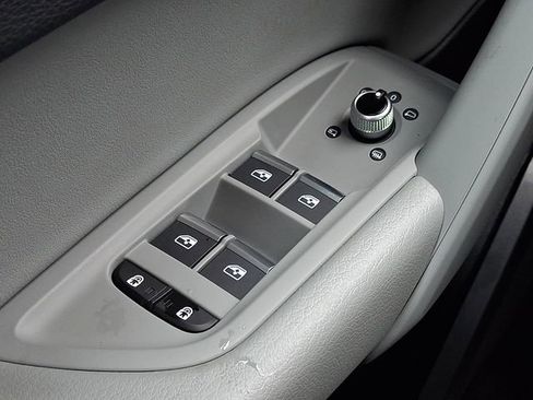 Used 2023 Audi Q5 2.0T Premium w/ Convenience Package image 25