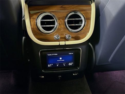 Used 2022 Bentley Bentayga image 27