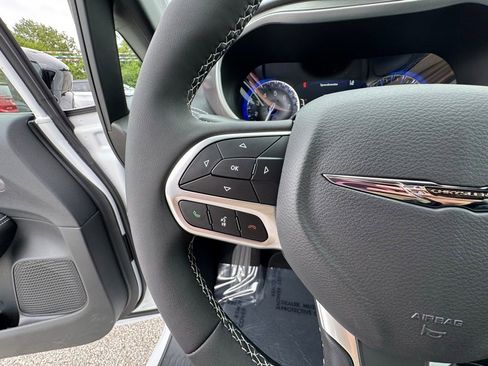 New 2026 Chrysler Pacifica Select image 24