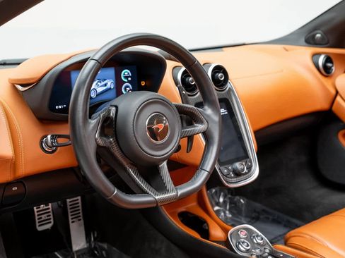 Used 2018 McLaren 570S Spider image 2