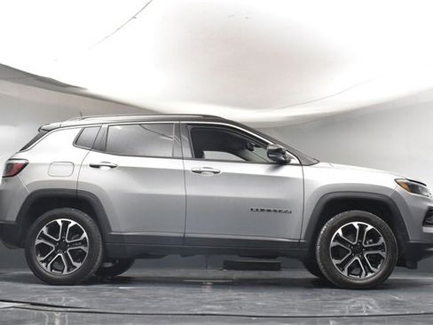 Used 2022 Jeep Compass Limited image 37