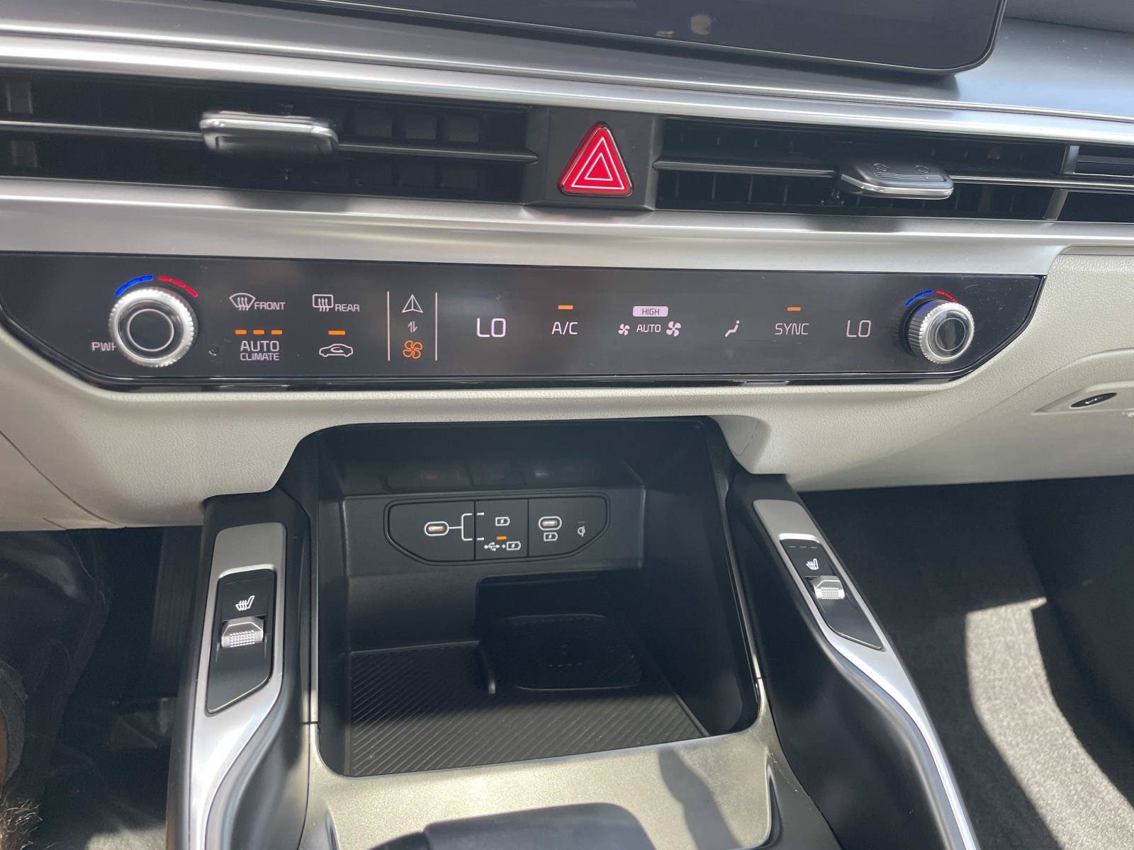 Used 2025 Kia Sorento S w/ Panoramic Sunroof Package FWD image 24