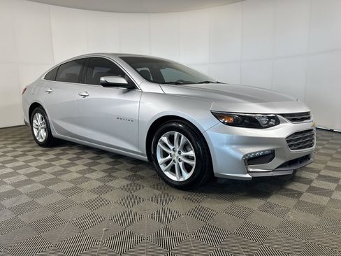 Used 2018 Chevrolet Malibu LT image 4