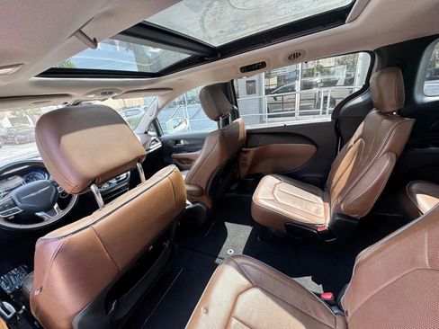 Used 2017 Chrysler Pacifica Limited w/ Advanced Safetytec Group FWD image 14