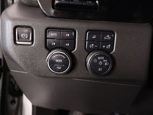 Used 2022 Chevrolet Silverado 1500 ZR2 w/ Technology Package AWD/4WD image 9