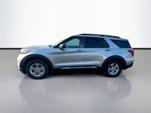 Used 2023 Ford Explorer XLT AWD/4WD image 4