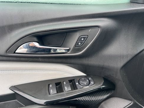 Used 2025 Chevrolet Trax LT image 9