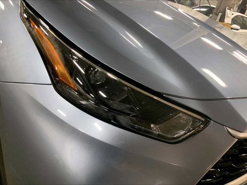 Used 2022 Toyota Highlander XLE AWD/4WD image 28