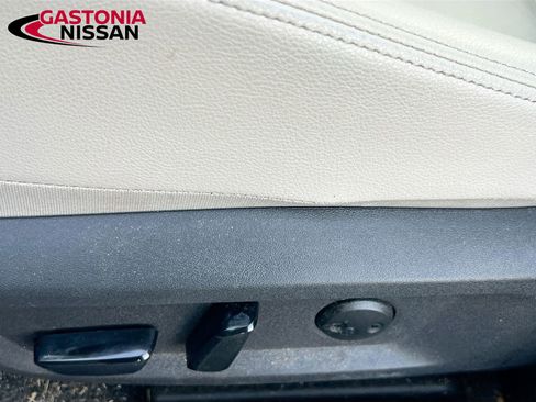 Used 2023 Nissan Rogue SL w/ SL Premium Package image 26