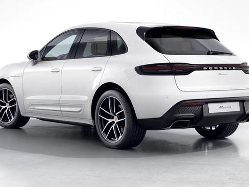 Certified 2025 Porsche Macan AWD/4WD image 3