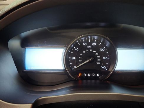 Used 2017 Ford Explorer XLT w/ Equipment Group 201A image 4