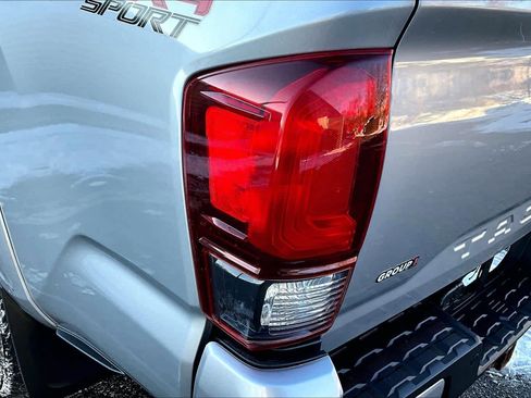 Used 2019 Toyota Tacoma TRD Sport image 25