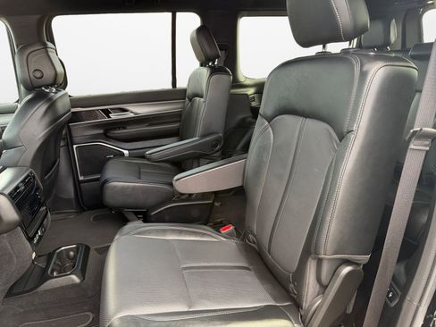 Used 2024 Jeep Wagoneer Series II image 13