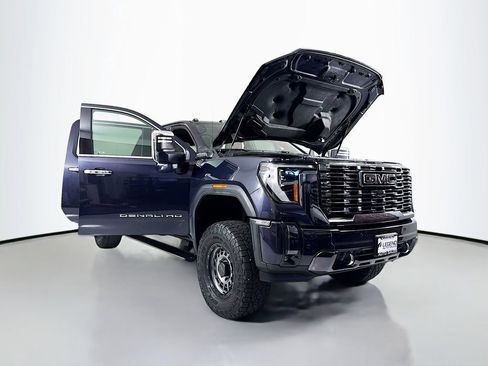 Used 2024 GMC Sierra 2500 Denali Ultimate AWD/4WD image 25