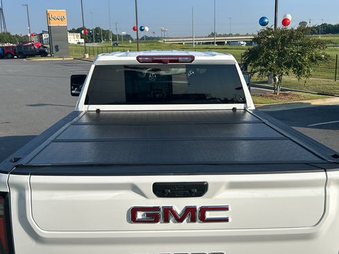 Used 2024 GMC Sierra 2500 AT4 image 11