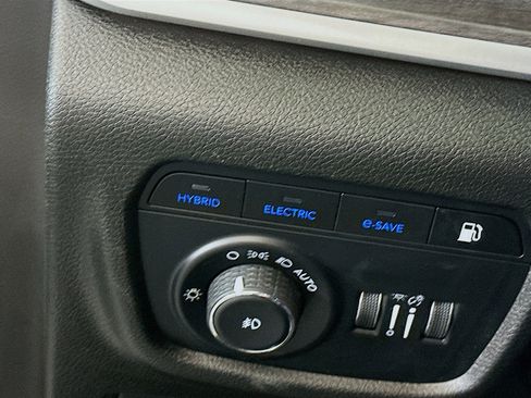 Used 2022 Jeep Grand Cherokee Limited 4xe image 17