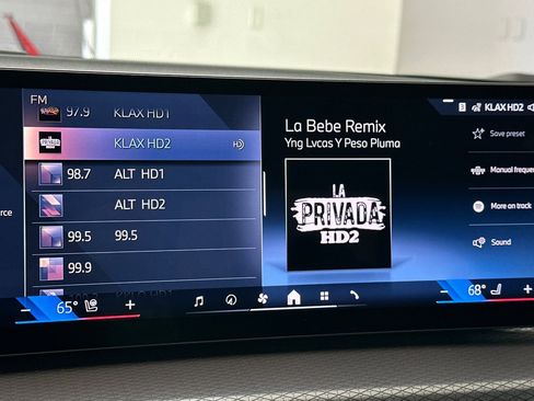 Used 2025 BMW 330i Sedan w/ Premium Package image 21