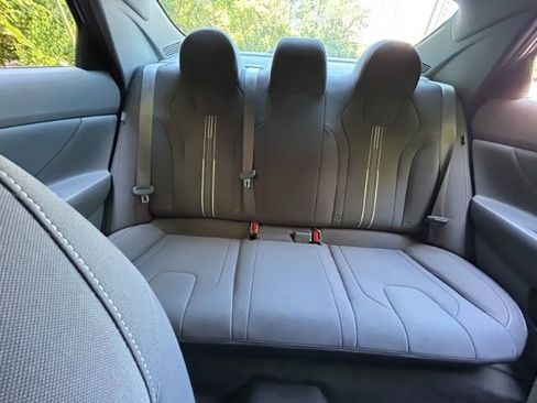 Used 2024 Hyundai Elantra SEL FWD image 28