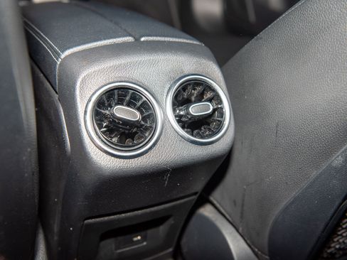 Used 2022 Mercedes-Benz CLA 250 image 15