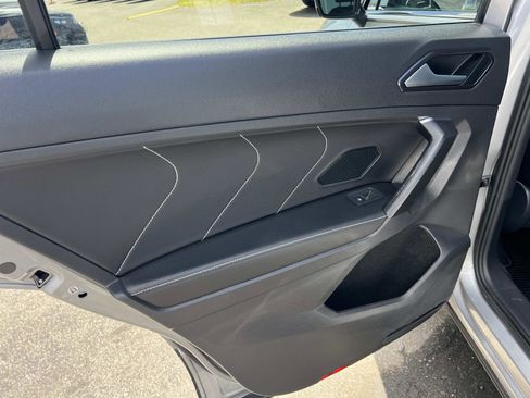 Certified 2023 Volkswagen Tiguan SE FWD image 19